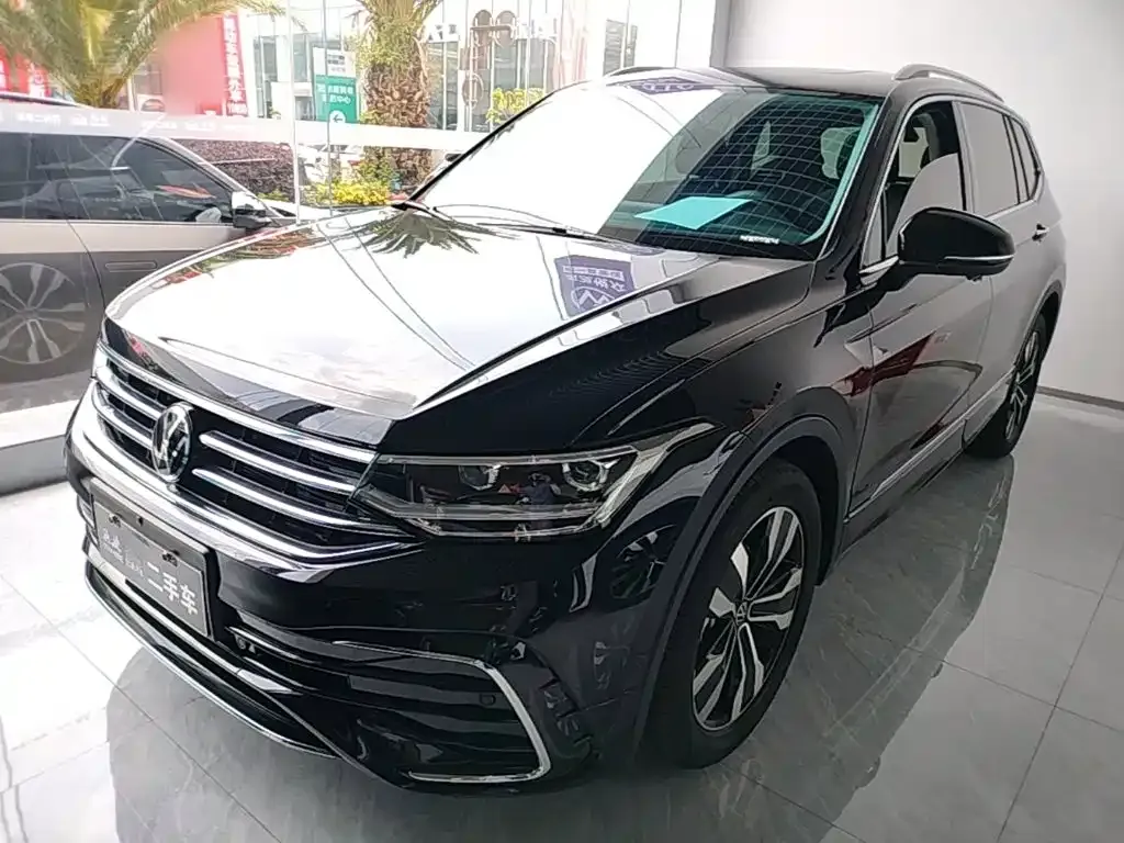 Volkswagen Tiguan L — фото 2