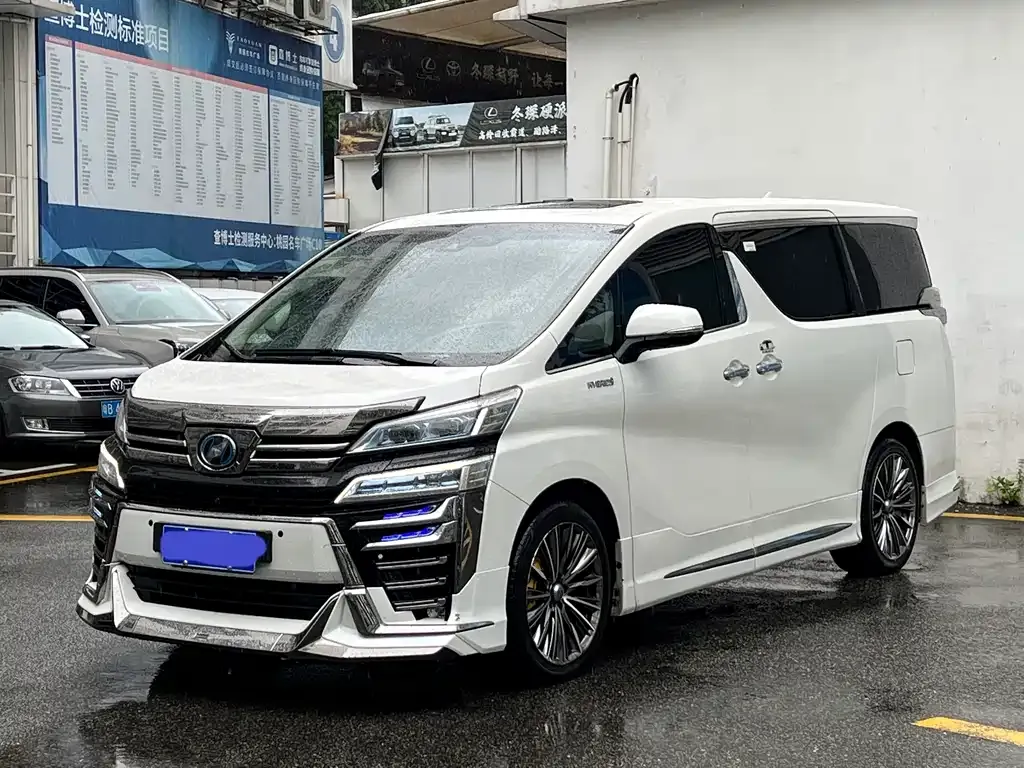 Toyota Alphard — фото 9