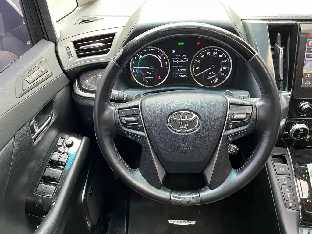 Toyota Alphard — фото 8