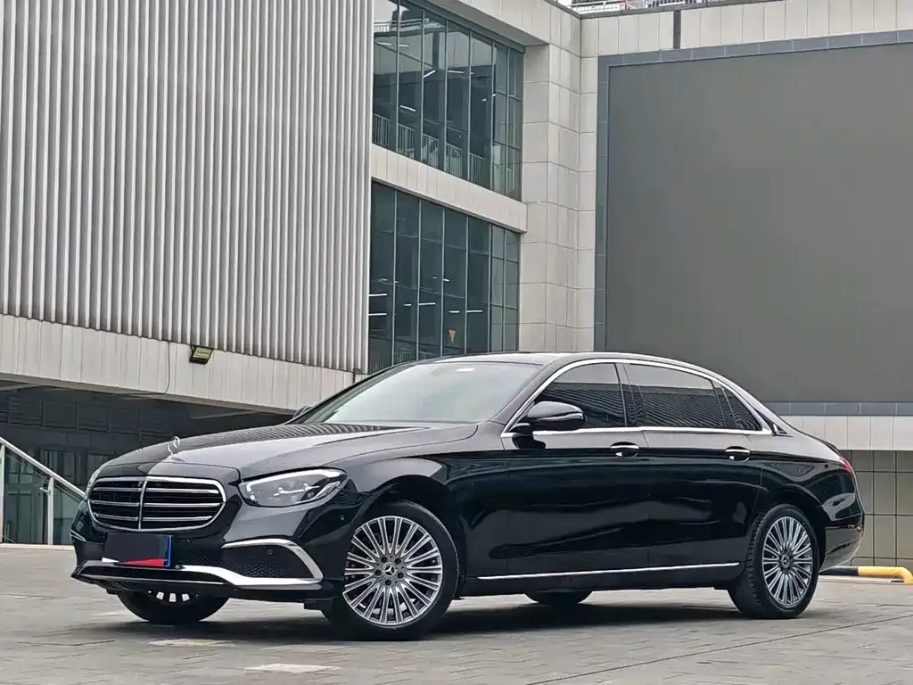 Mercedes-Benz E-Class — фото 5