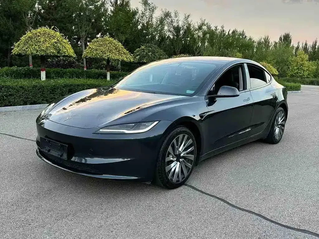 Tesla Model 3 — фото 1