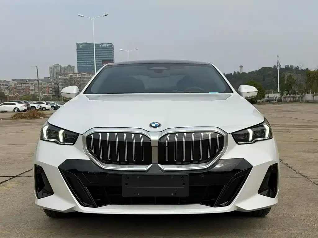 BMW 5 Series — фото 5