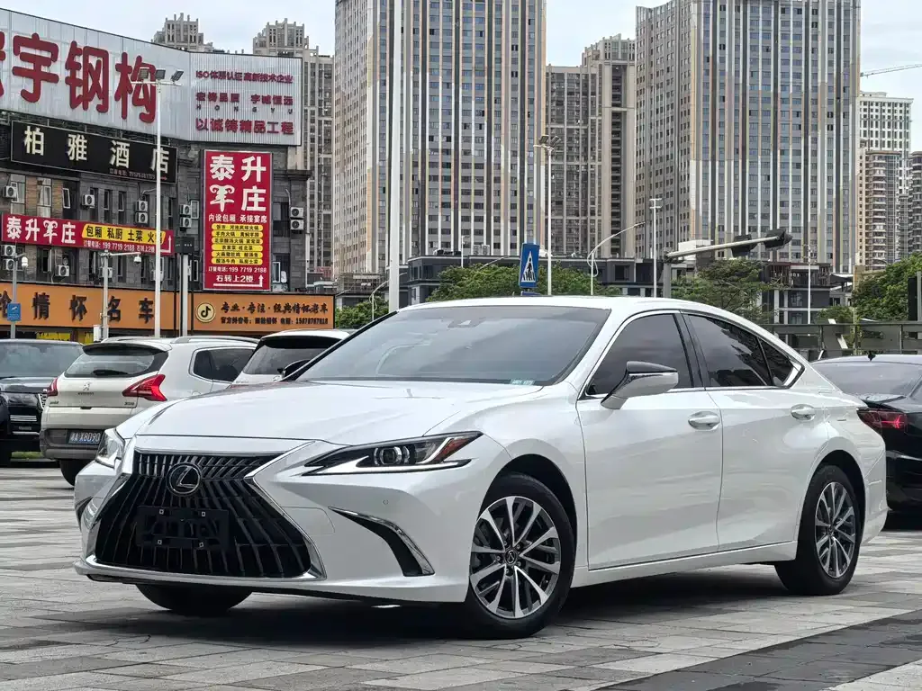 Lexus ES — фото 1