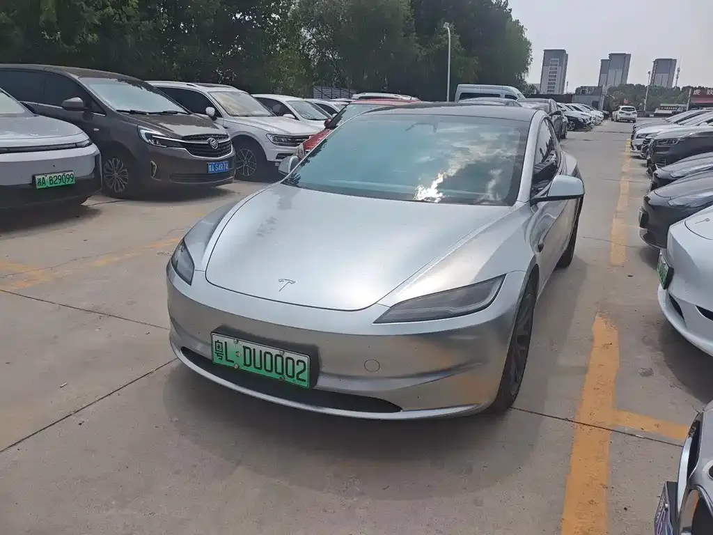 Tesla Model 3 — фото 1