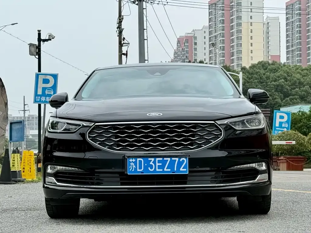 Ford Taurus — фото 1