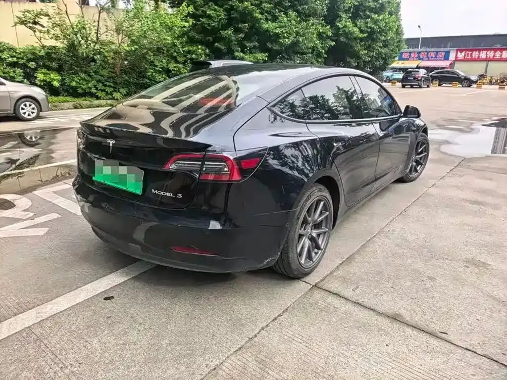 Tesla Model 3 — фото 9