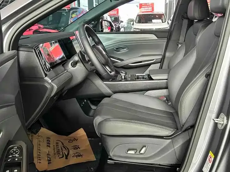 BYD L DM-i — фото 8