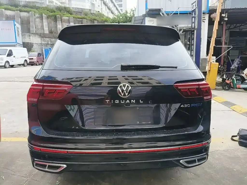 Volkswagen Tiguan L PHEV — фото 4