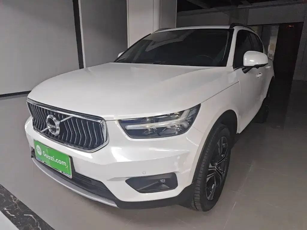 Volvo XC40 — фото 3
