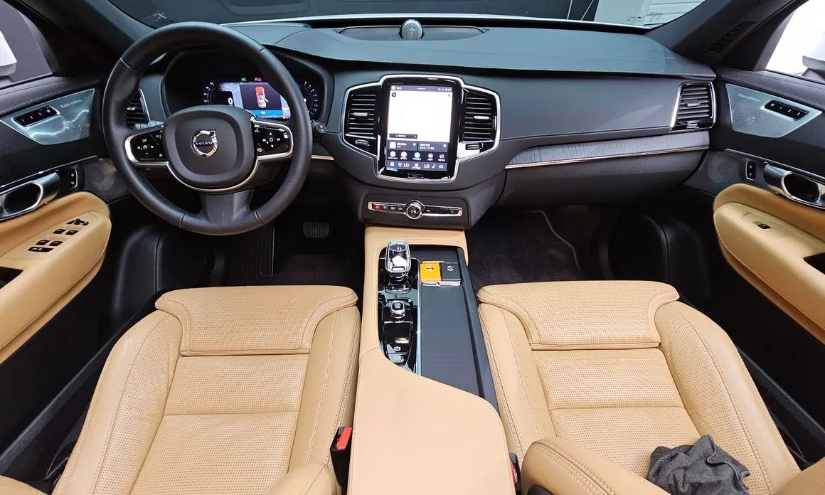 Volvo XC90 — фото 10