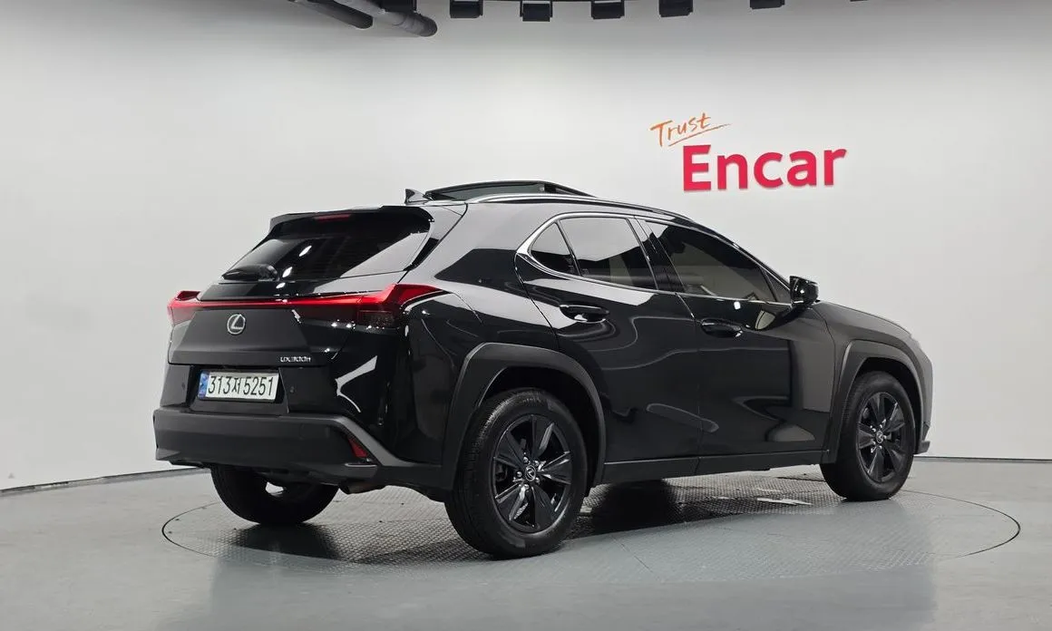Lexus UX — фото 2
