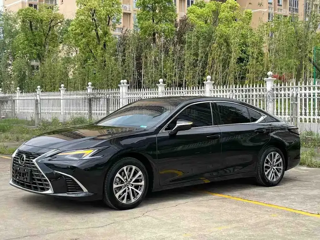 Lexus ES — фото 1