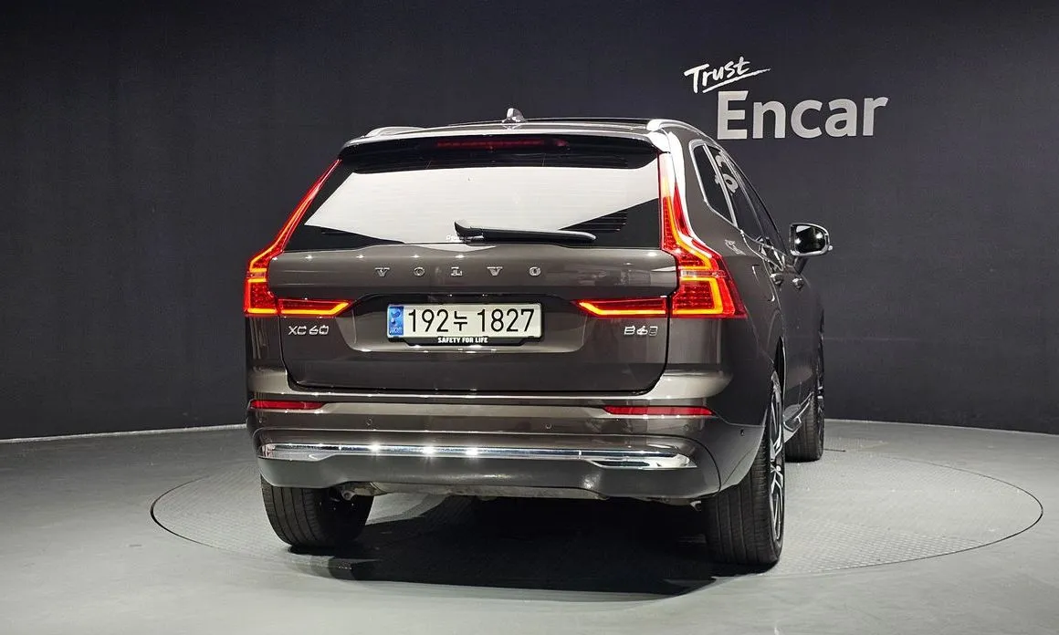Volvo XC60 — фото 8