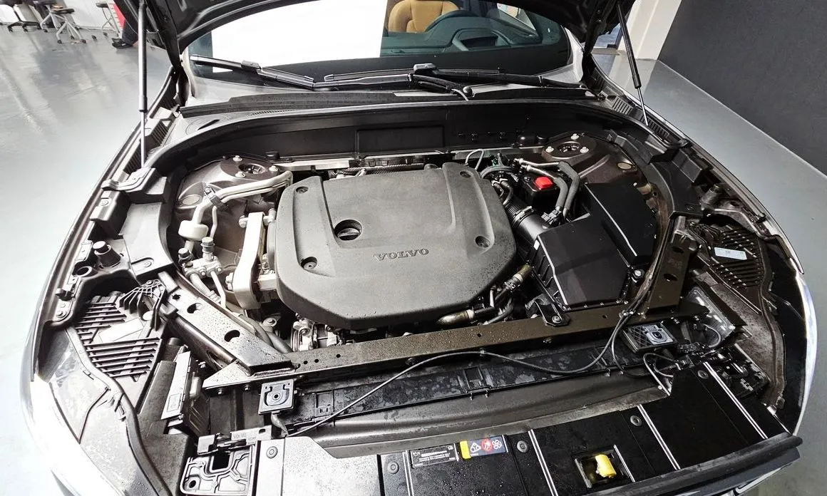 Volvo XC60 — фото 10