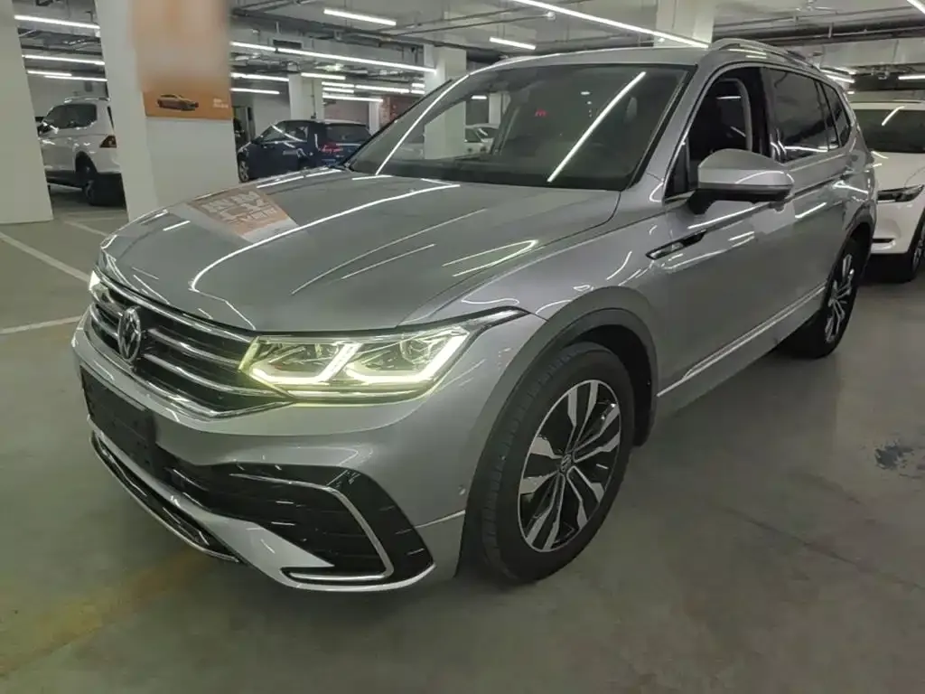 Volkswagen Tiguan L — фото 1
