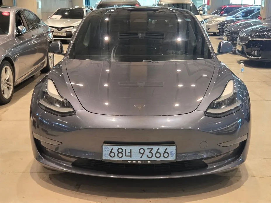 Tesla Model 3 — фото 1