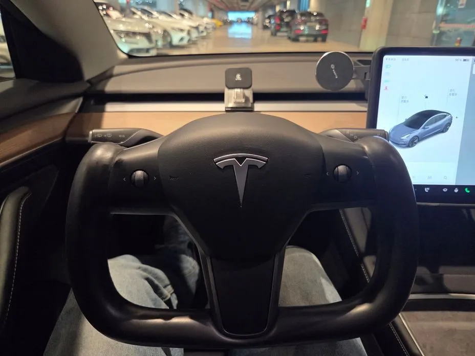 Tesla Model 3 — фото 2