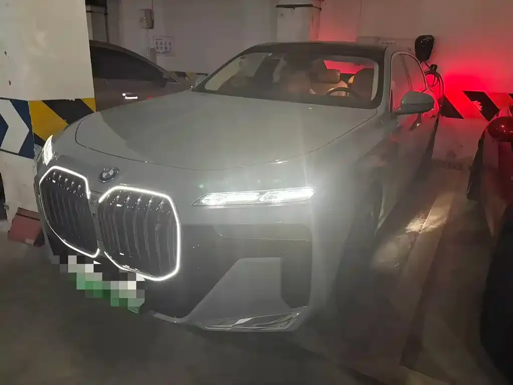 BMW i7 — фото 1