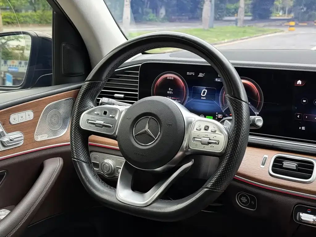 Mercedes-Benz GLS — фото 7