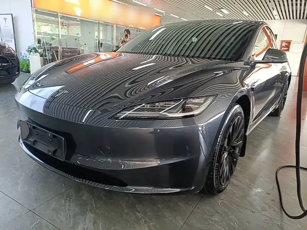 Tesla Model 3 — фото 9