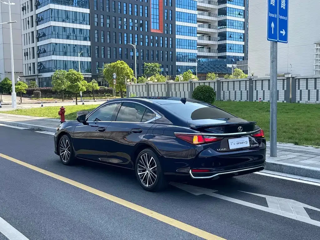 Lexus ES — фото 8
