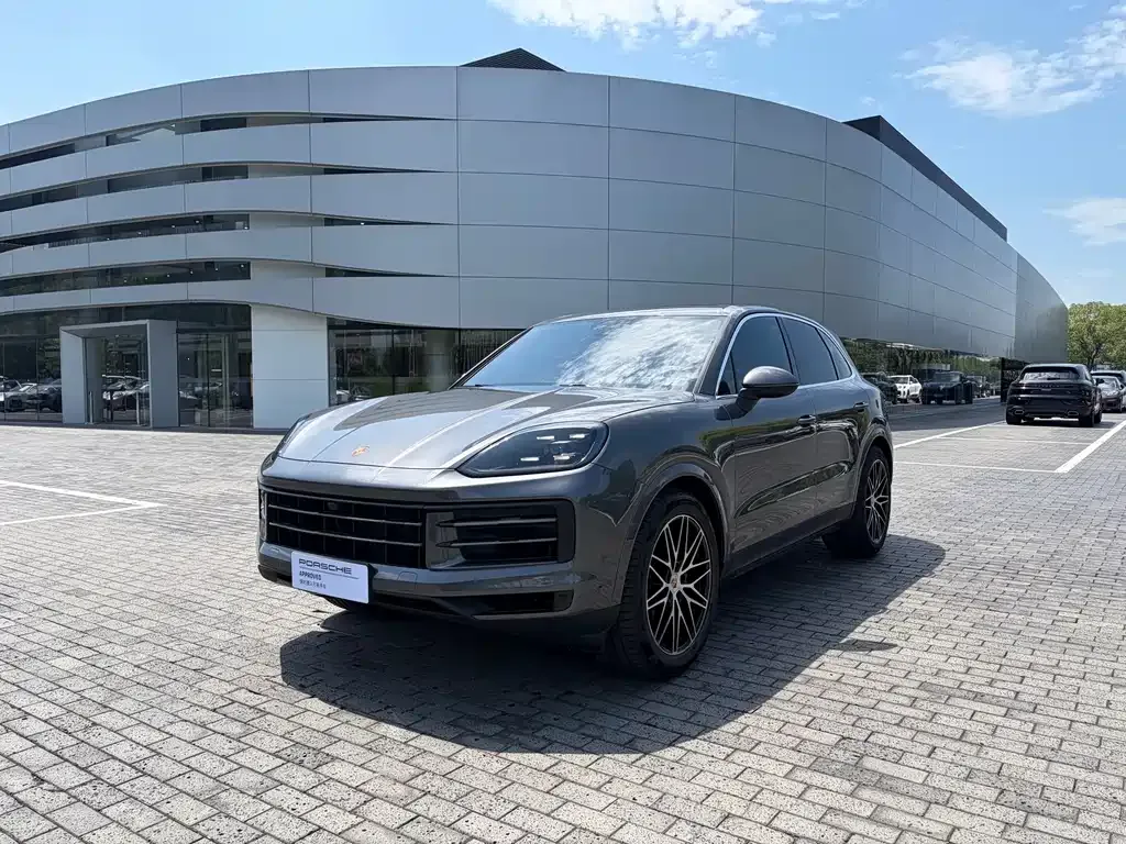 Porsche Cayenne — фото 1