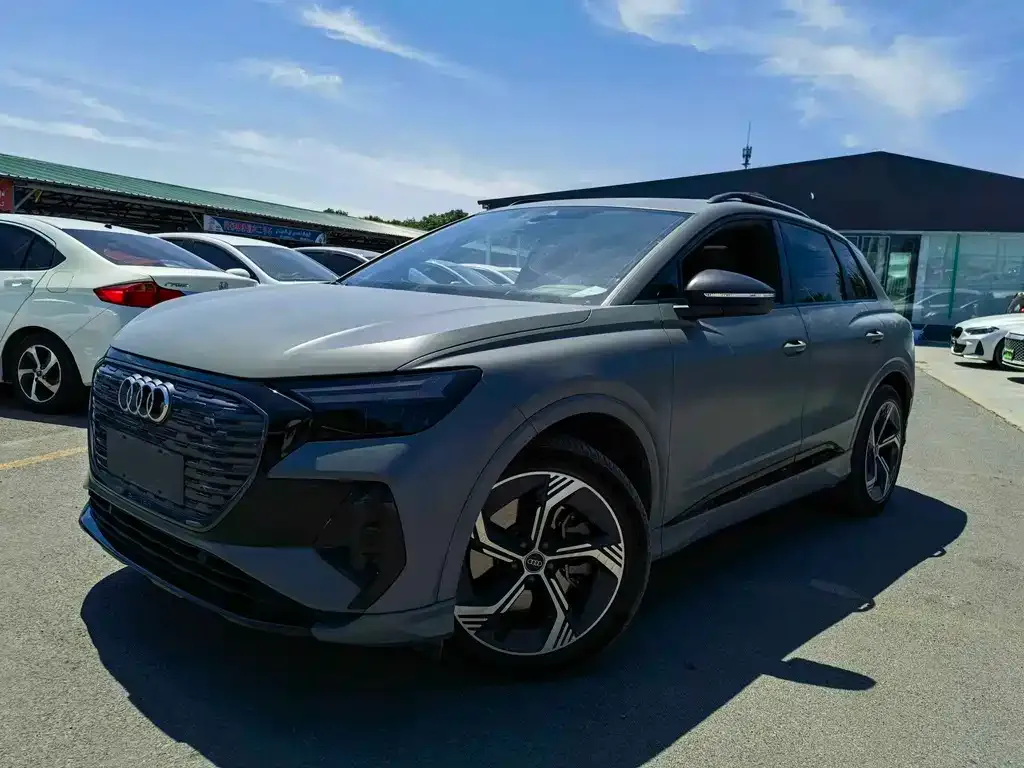 Audi Q4 e-tron — фото 1
