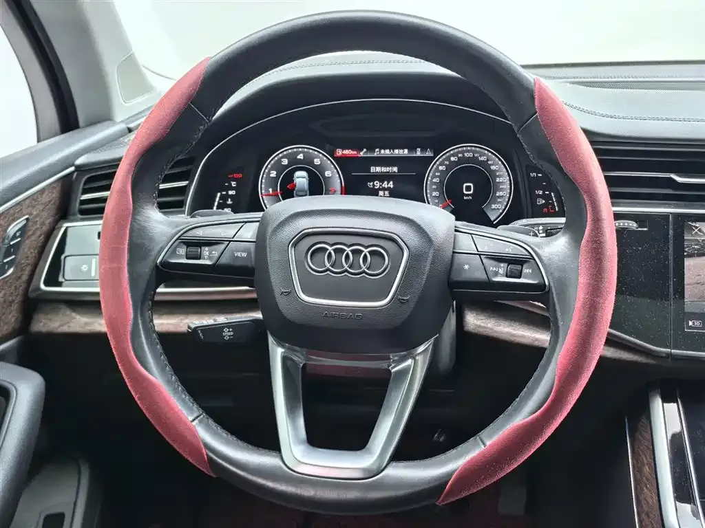 Audi Q7 — фото 10
