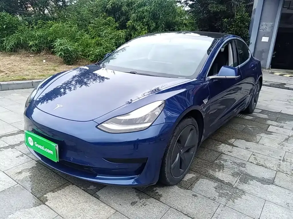 Tesla Model 3 — фото 1