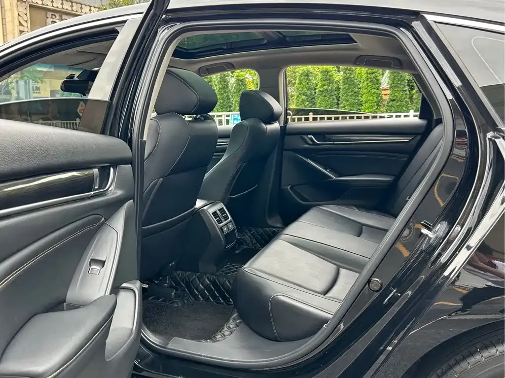 Honda Accord — фото 3