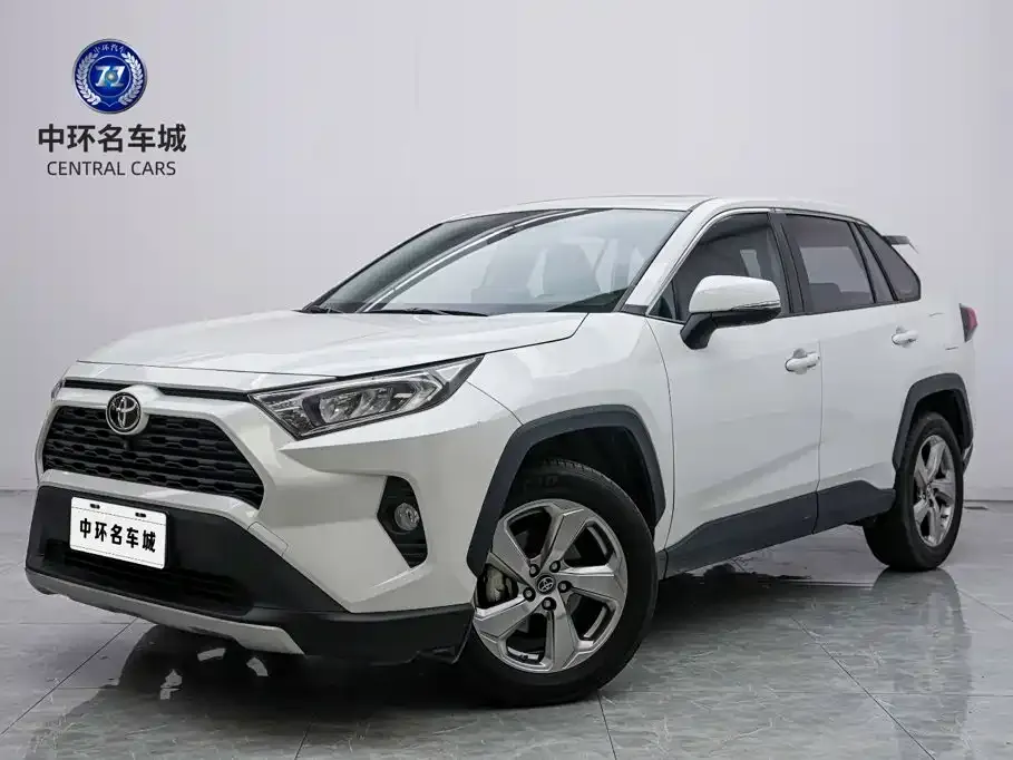 Toyota RAV4 — фото 1