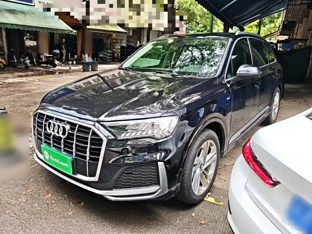 Audi Q7 — фото 1