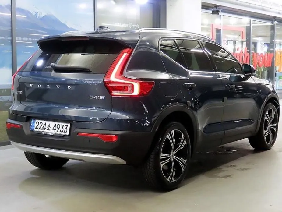 Volvo XC40 — фото 6