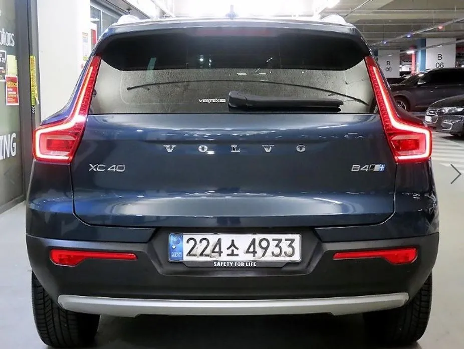 Volvo XC40 — фото 10