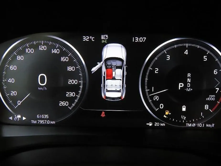Volvo XC40 — фото 3