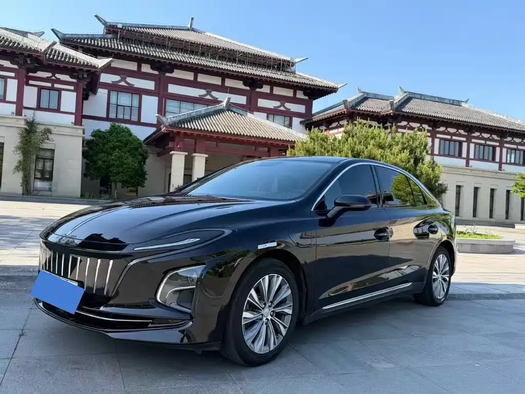 Hongqi E-QM5 — фото 1