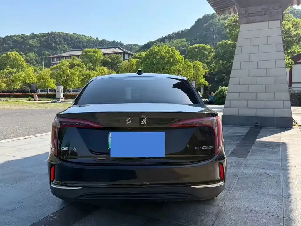 Hongqi E-QM5 — фото 3