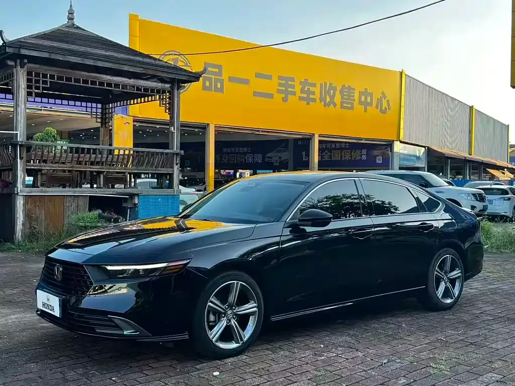 Honda Accord — фото 1