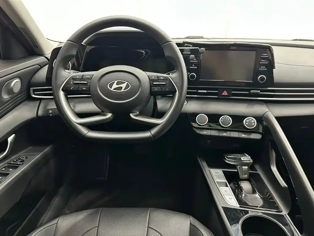 Hyundai Elantra — фото 10