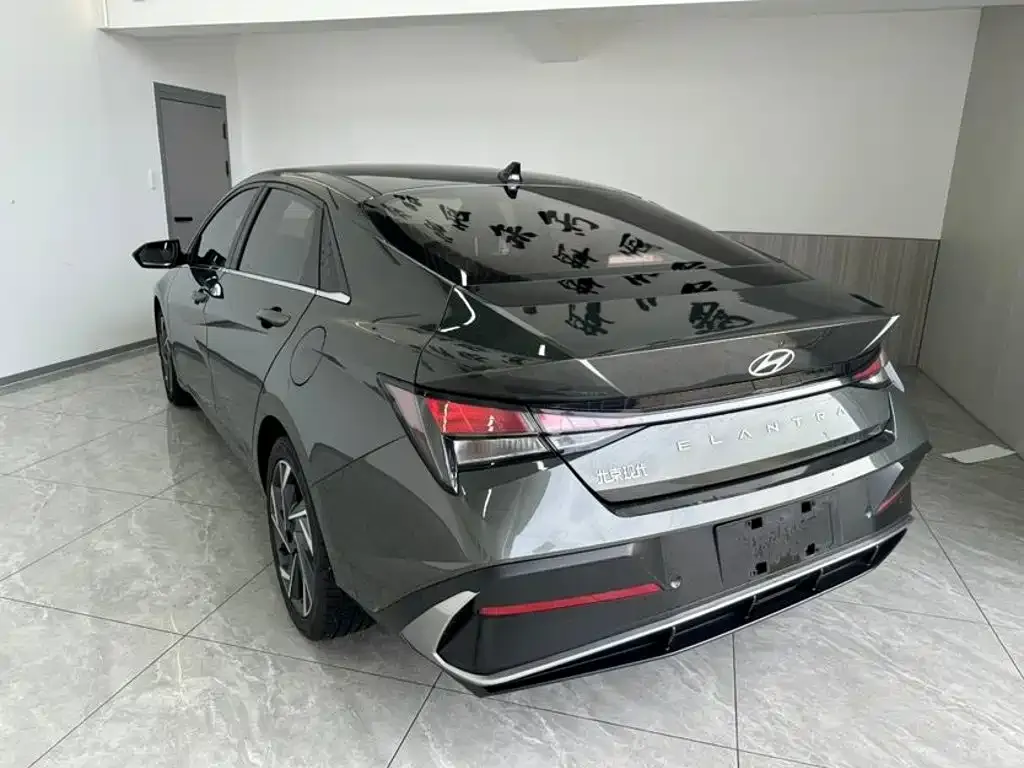Hyundai Elantra — фото 9