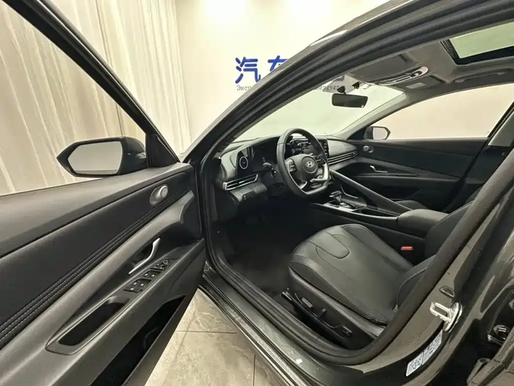 Hyundai Elantra — фото 3