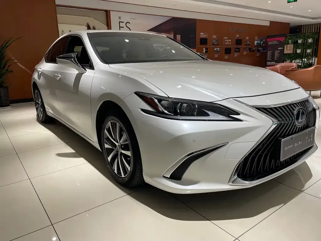 Lexus ES — фото 8