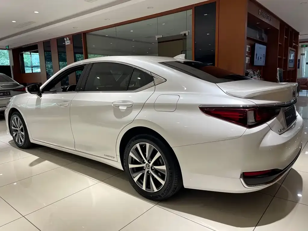 Lexus ES — фото 9