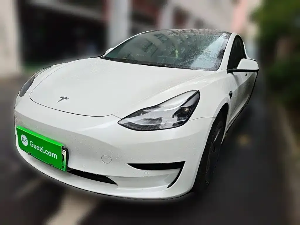 Tesla Model 3 — фото 1