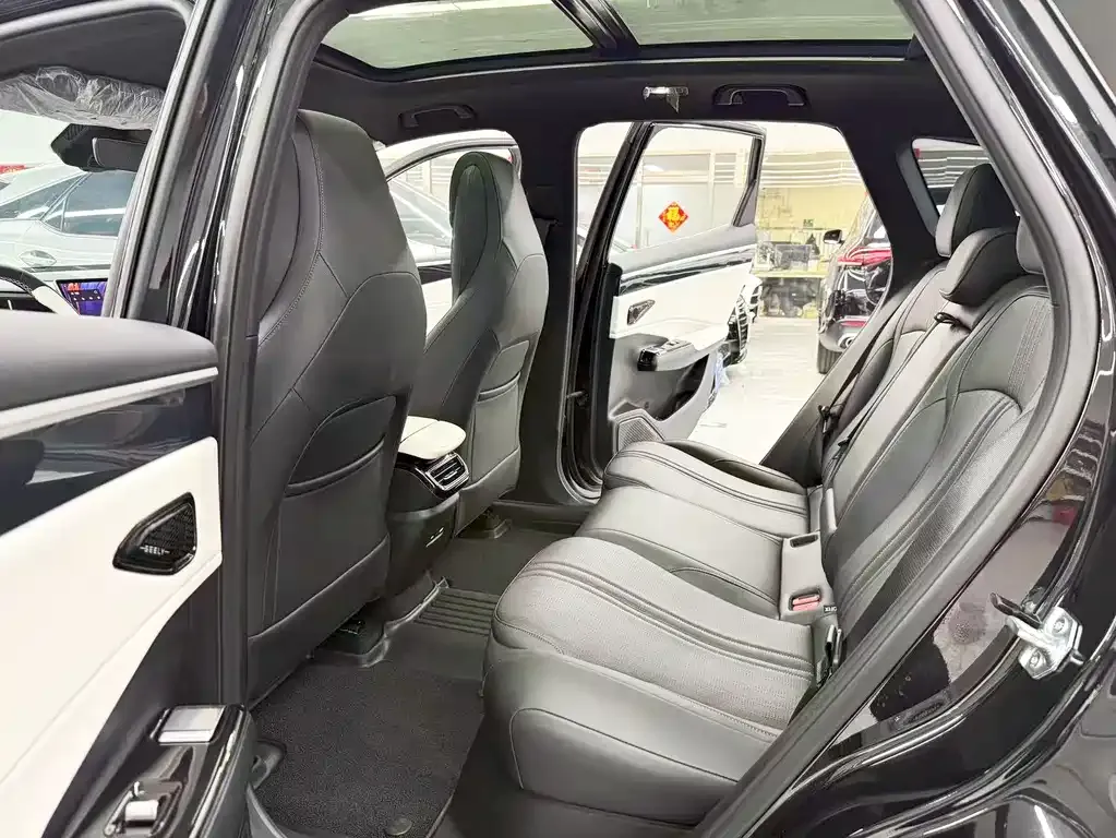 Geely Galaxy L7 — фото 9