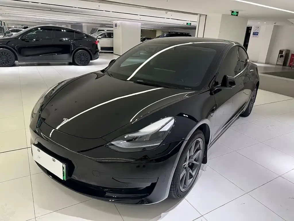 Tesla Model 3 — фото 1