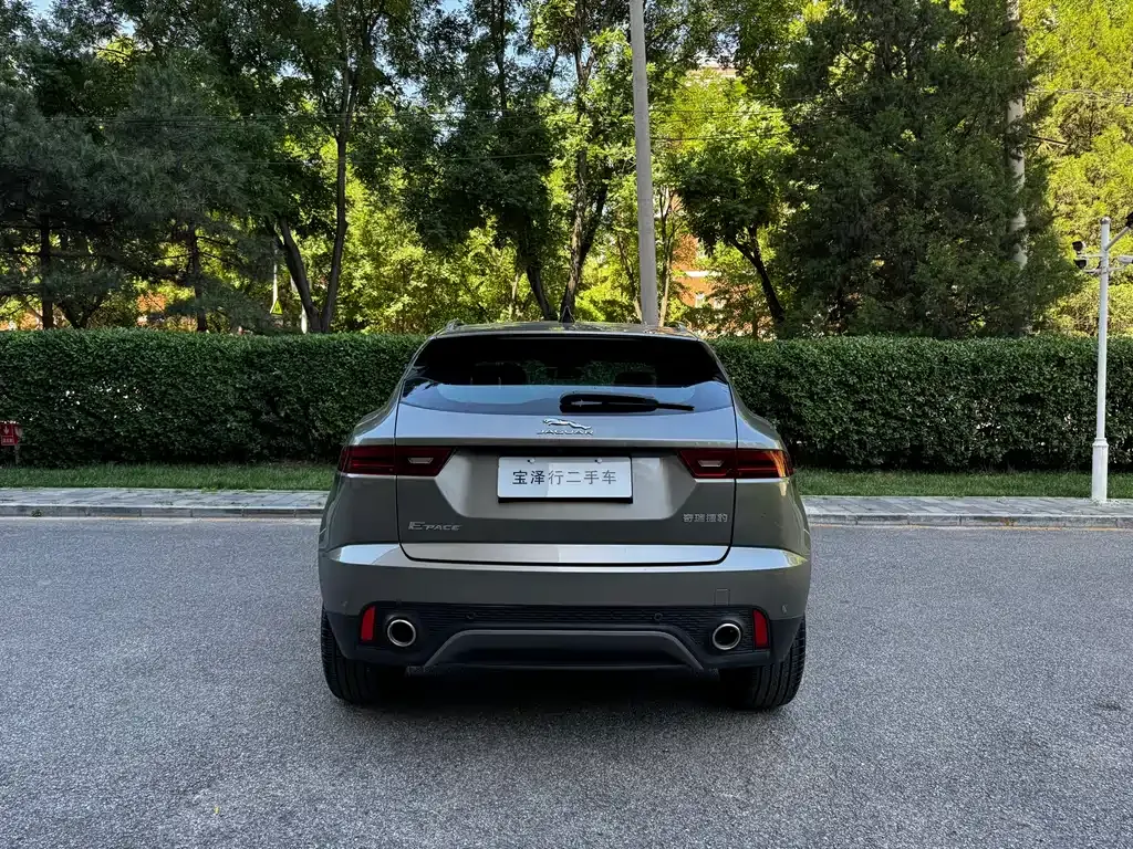 Jaguar E-PACE — фото 10