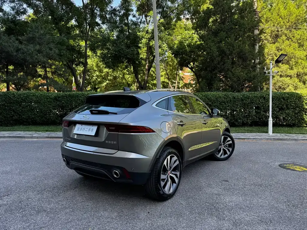 Jaguar E-PACE — фото 9