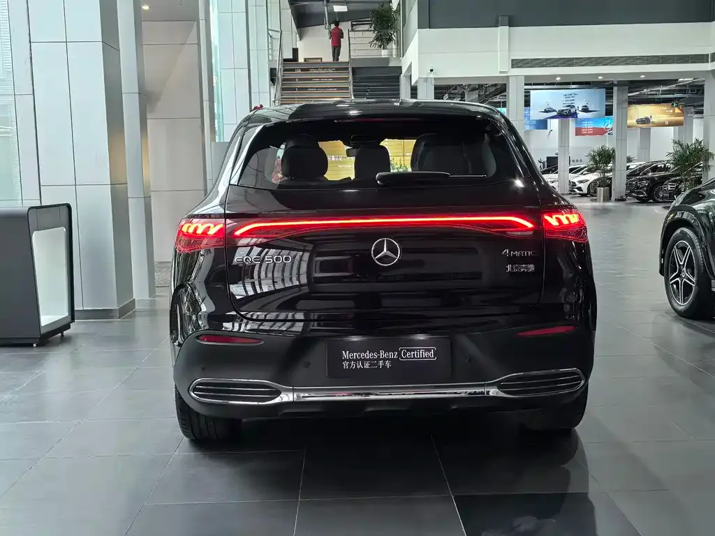 Mercedes-Benz EQE SUV — фото 6