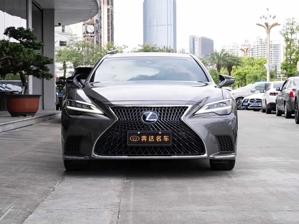 Lexus LS — фото 10
